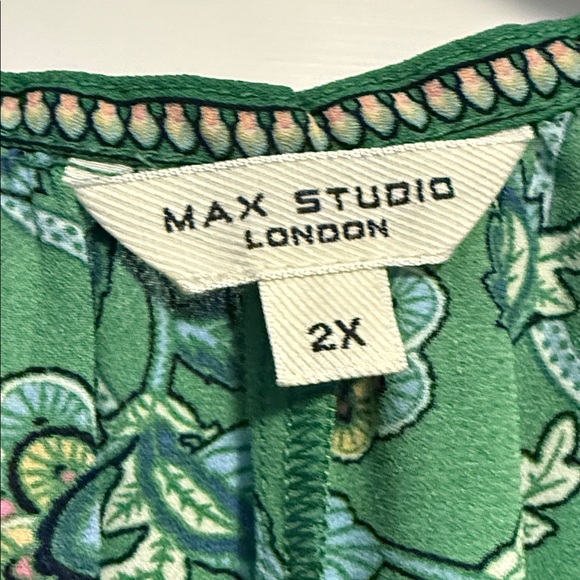 Max Studio Size 2X Green Floral Women's Top - Picture 2 of 3